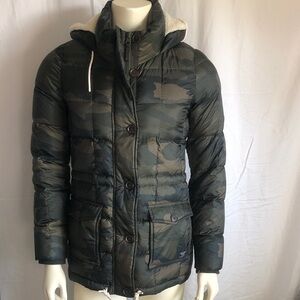 Abercrombie & Fitch Men's Green Camouflage Puffer Jacket